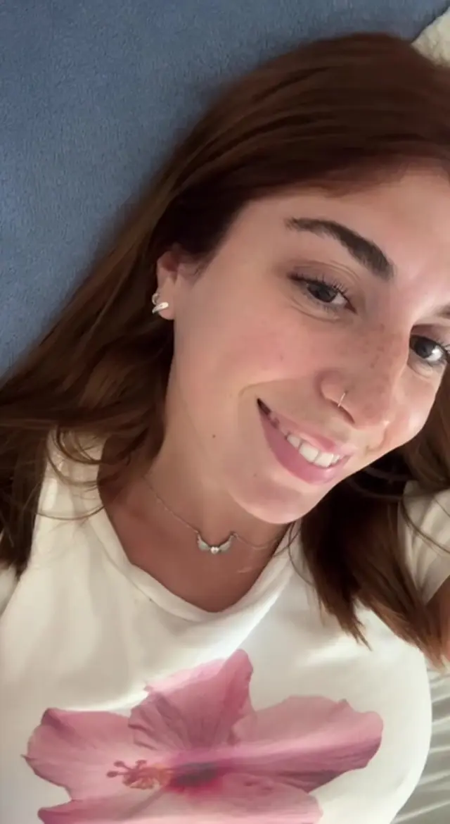 Solo babe enjoys a satisfying climax